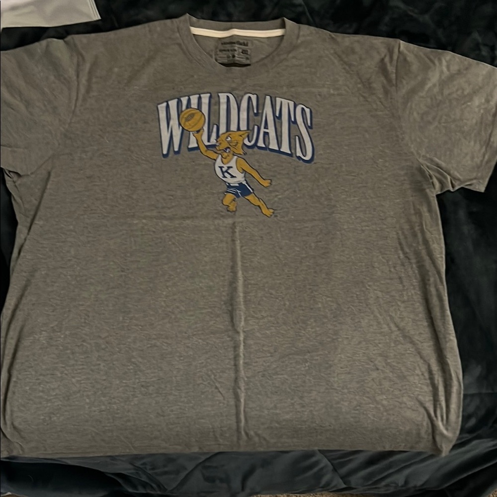 Homefield brand Kentucky Wildcats basketball T-Shirt
